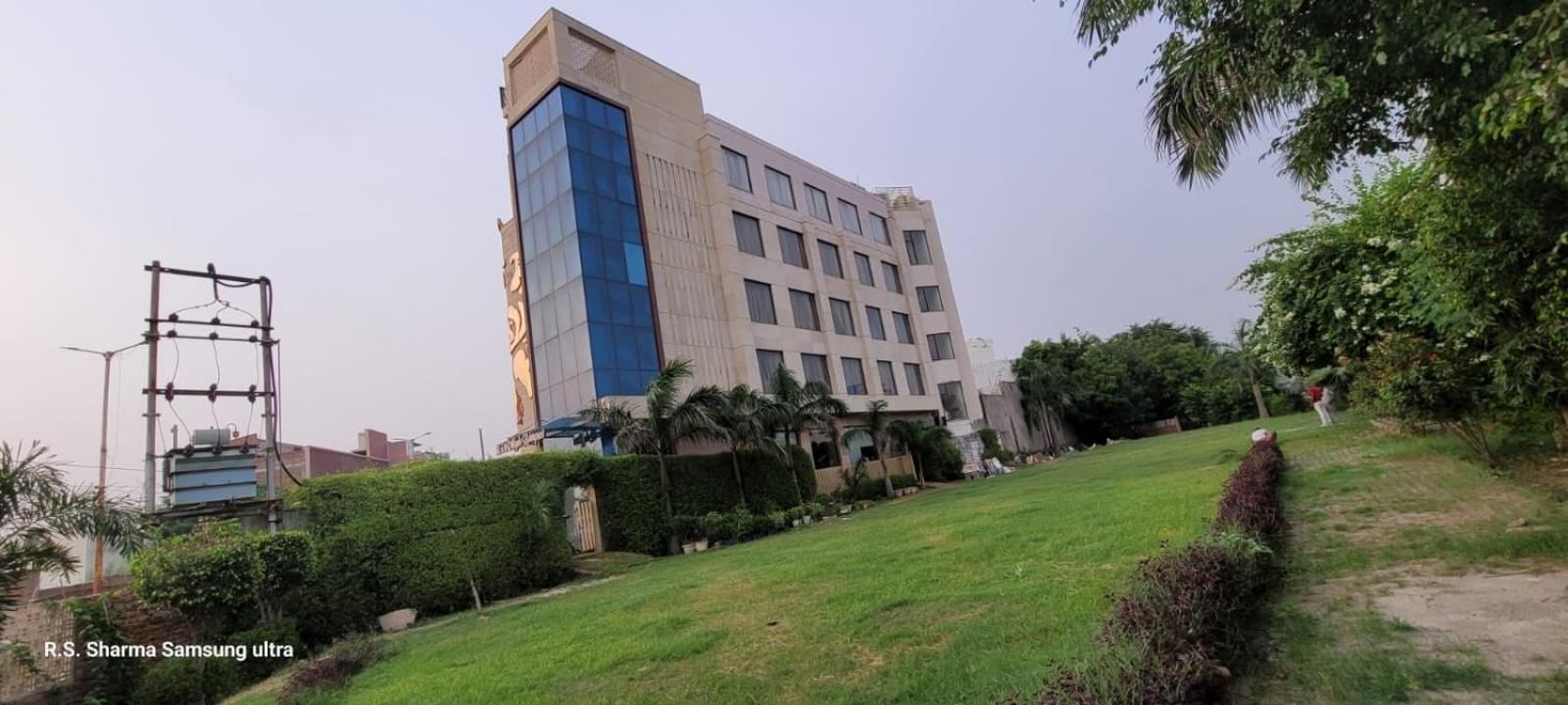 Hotel Maple Grand Agra  Esterno foto