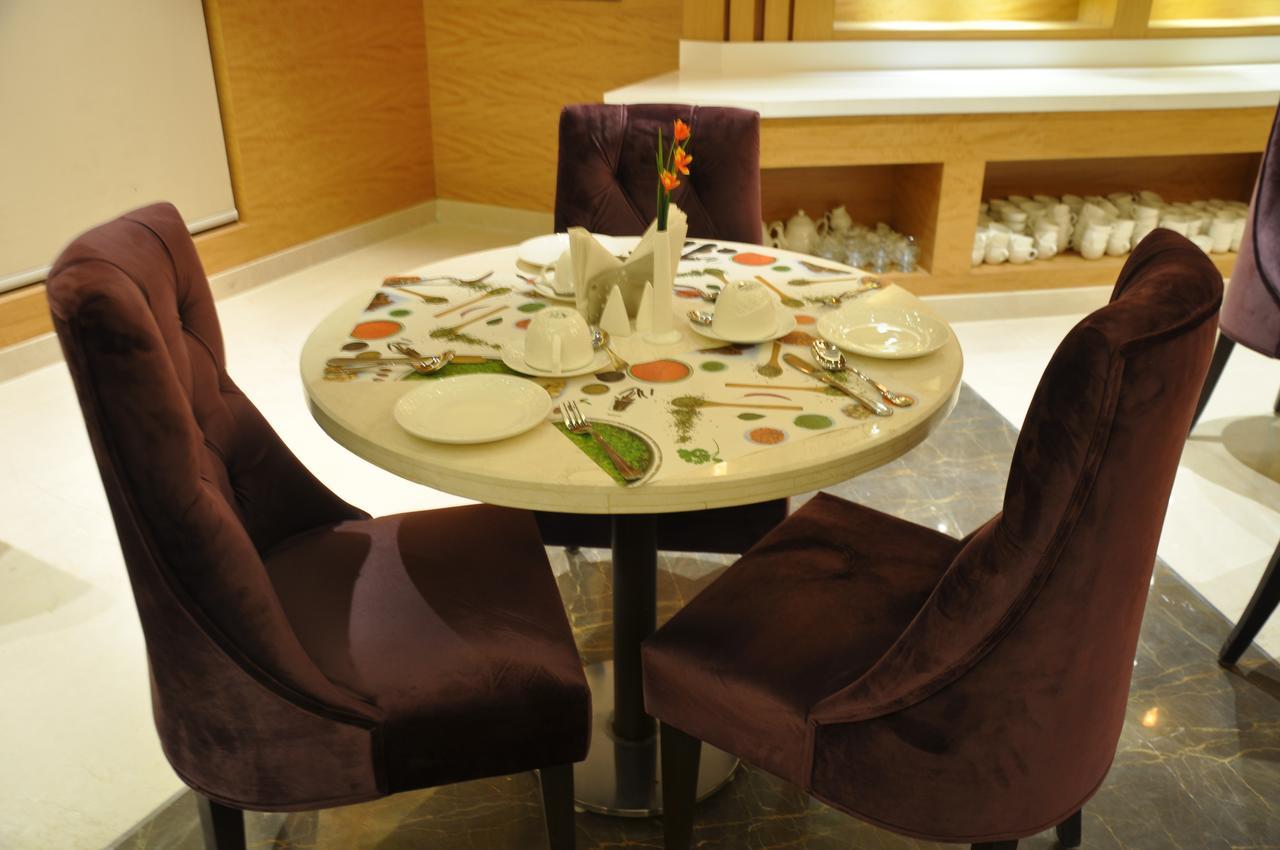 Hotel Maple Grand Agra  Esterno foto