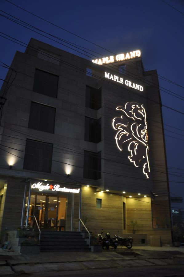 Hotel Maple Grand Agra  Esterno foto