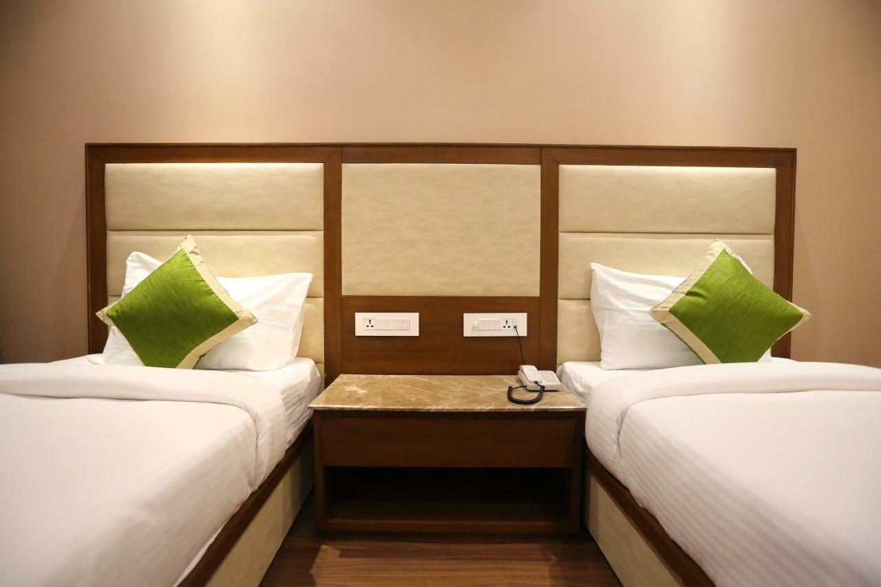 Hotel Maple Grand Agra  Esterno foto