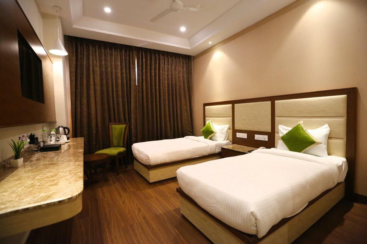 Hotel Maple Grand Agra  Esterno foto