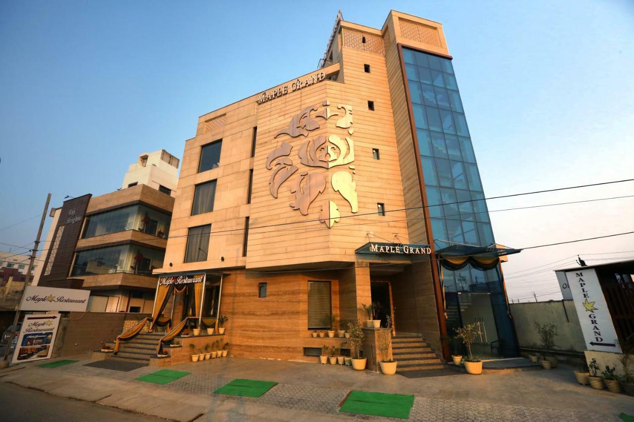 Hotel Maple Grand Agra  Esterno foto