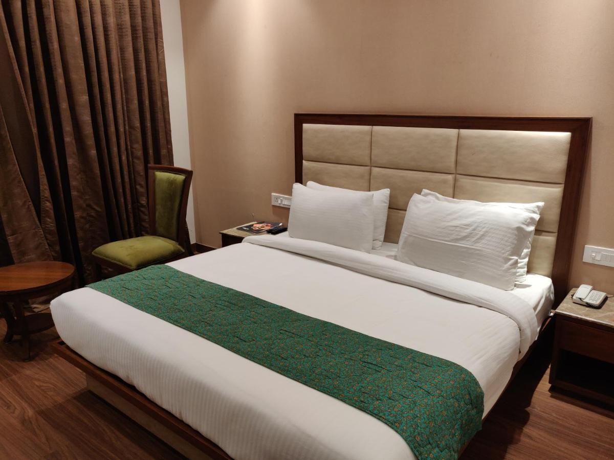 Hotel Maple Grand Agra  Esterno foto